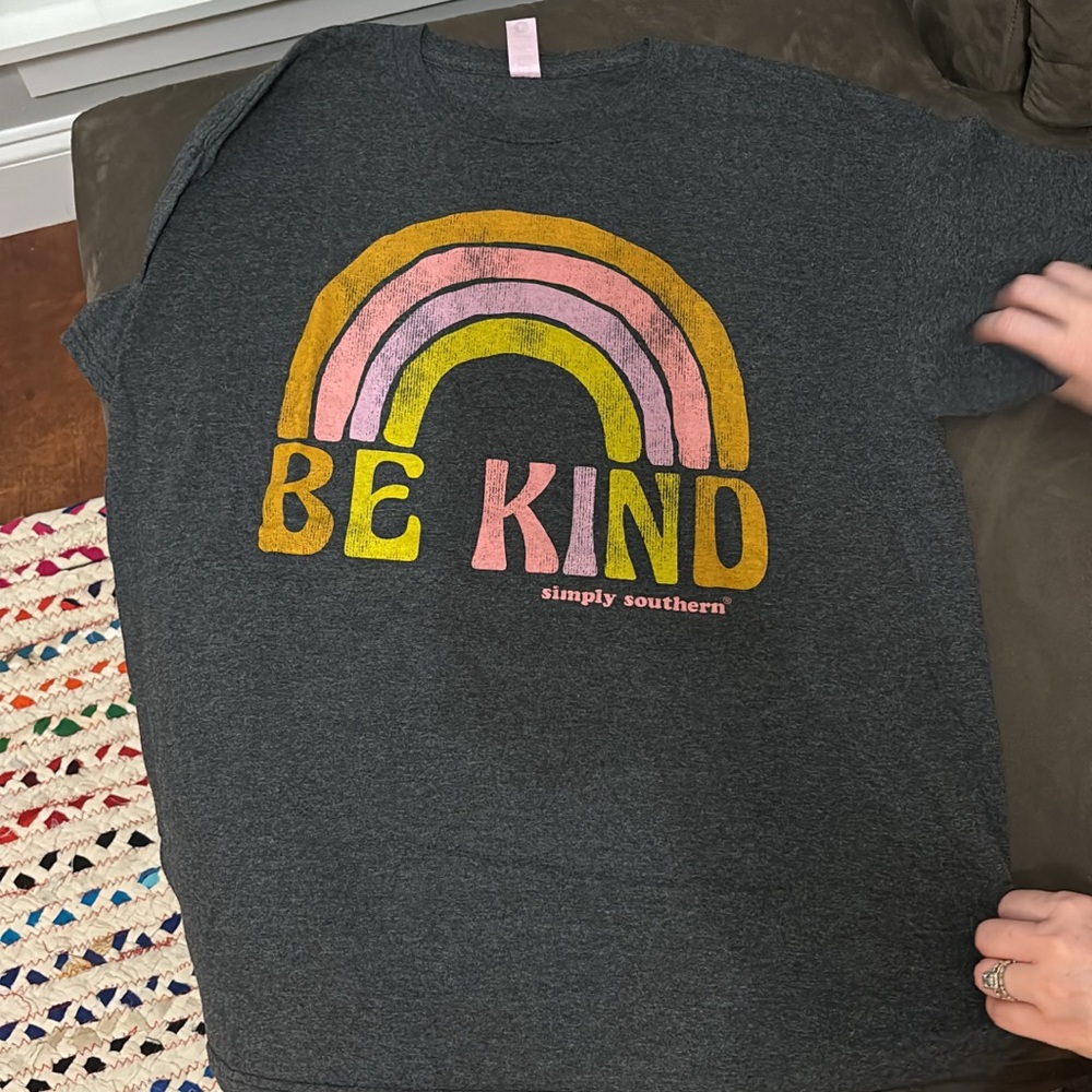 Simply Southern Women’s 'Be Kind' Gray T-Shirt